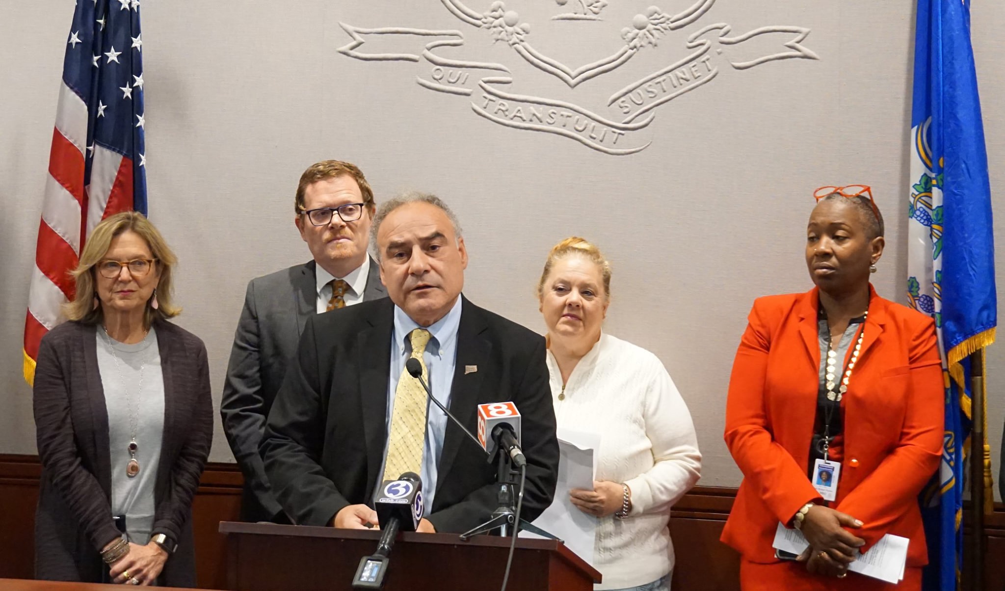 CT AFL-CIO asks Lamont to extend executive order for schools through June, warns of new shutdown